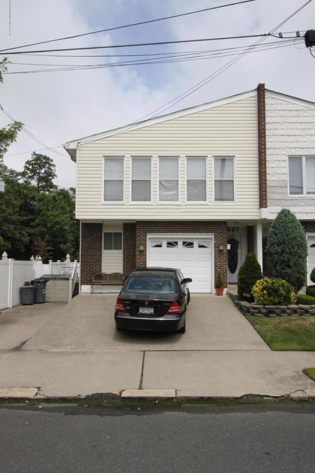 227 Bishop St, Staten Island, NY 10306 - photo 3