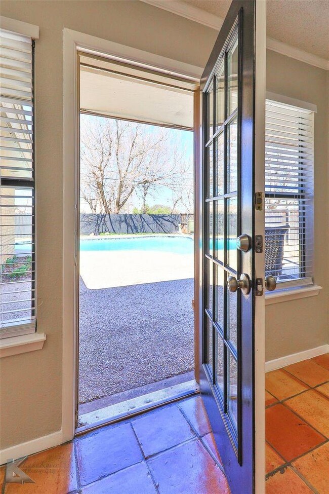 3242 Woodhollow Cir, Abilene, TX 79606 - photo 7