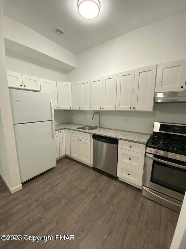 584 Main St unit 4, Stroudsburg, PA 18360 - photo 5