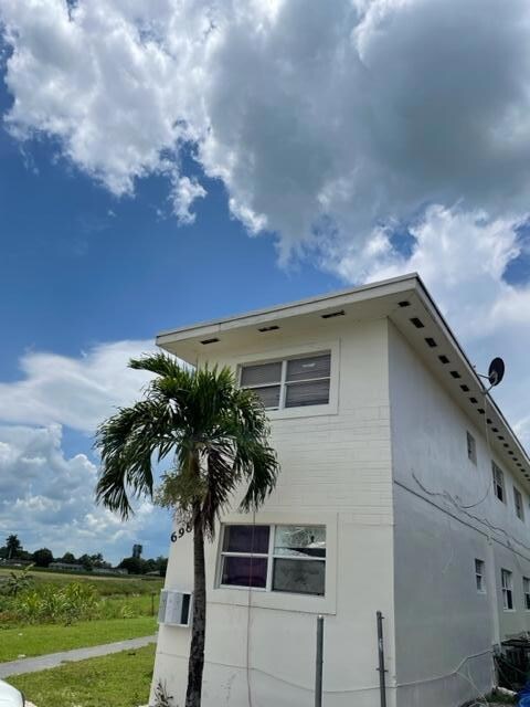 698 SW 5th St unit 3, Belle Glade, FL 33430 - photo 2