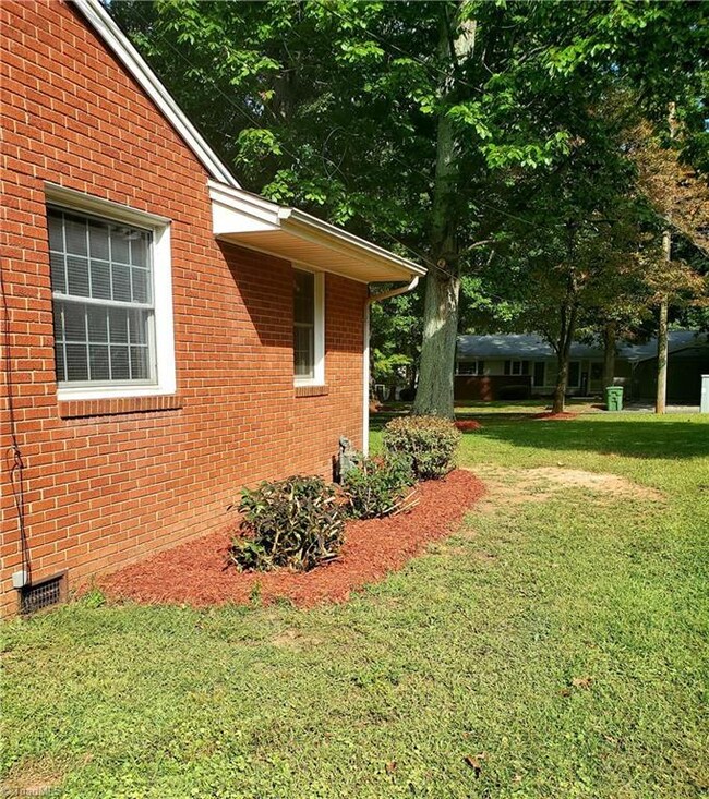 322 Lambert Dr, Asheboro, NC 27205 - photo 3