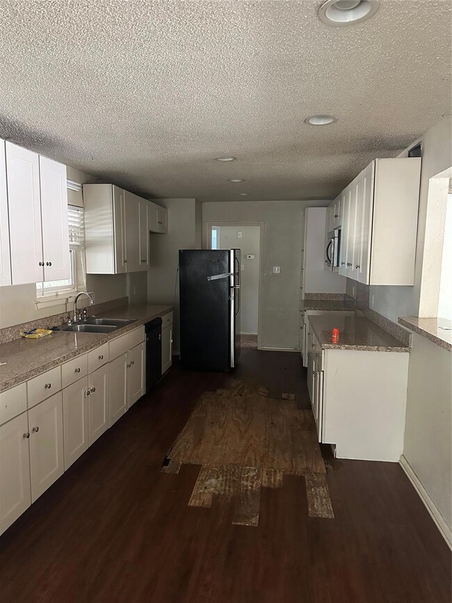 Galley style kitchen - bring your ideas to this on