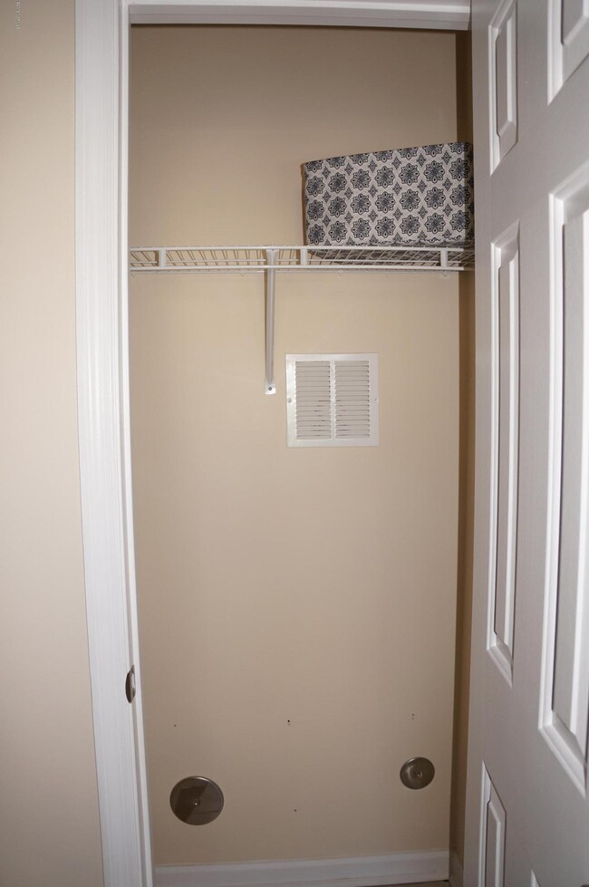 27 Doris Ave E unit 205, Jacksonville, NC 28540 - photo 6