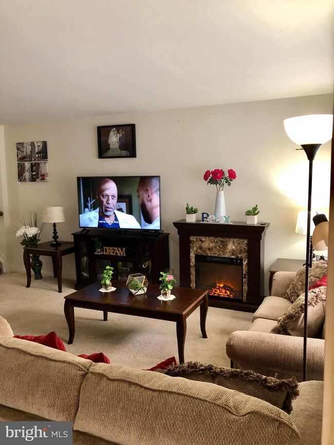 8311 Duck Hawk Way unit 70, Lorton, VA 22079 - photo 5