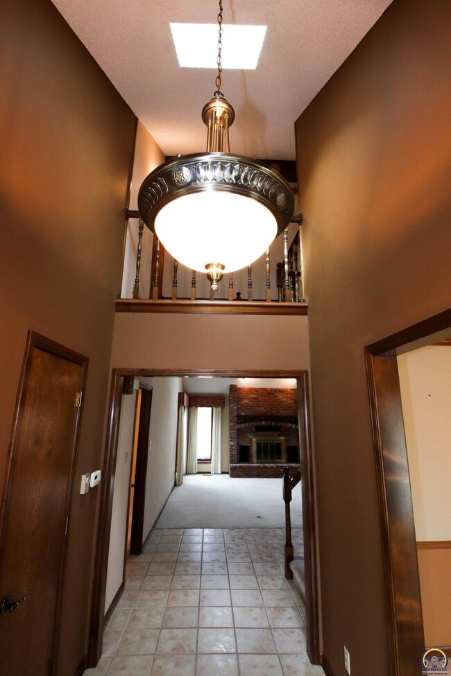 7522 SW Robinhood Ct, Topeka, KS 66614 - photo 3