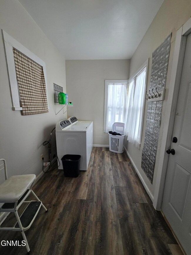 Entry/Laundry