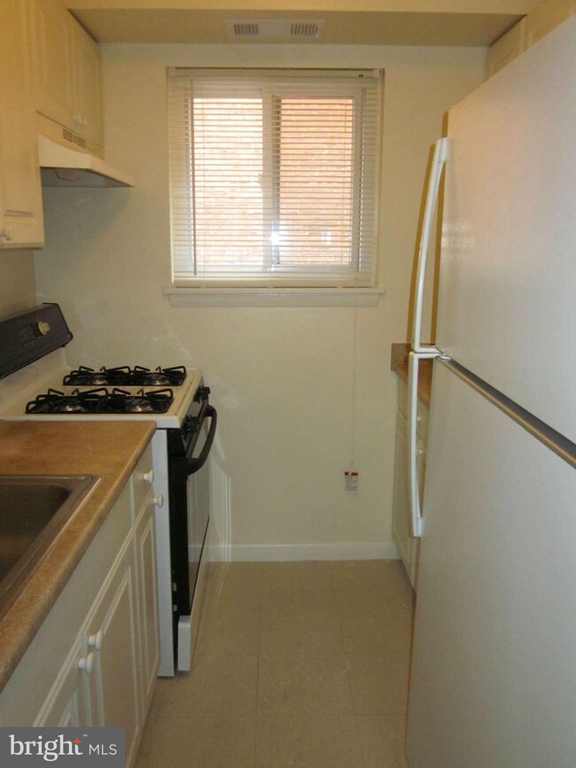 2300 Eutaw Place, Baltimore, MD 21217 - photo 3