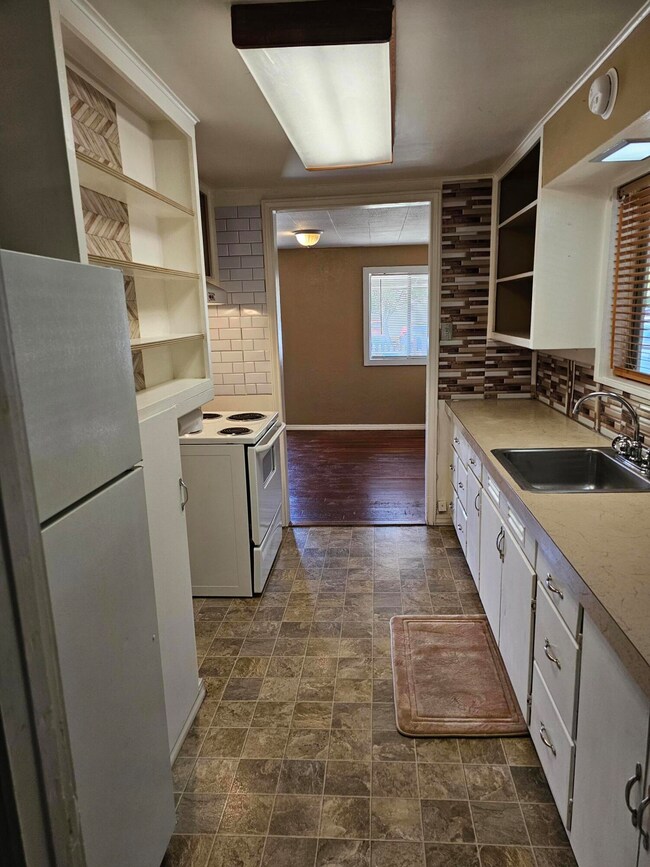 2012 NE Fairview Ave, Grants Pass, OR 97526 - photo 6