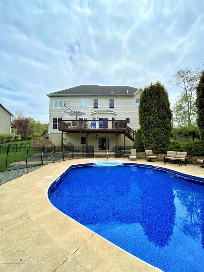 44 Fieldstone Way, Mountain Top, PA 18707 - photo 2