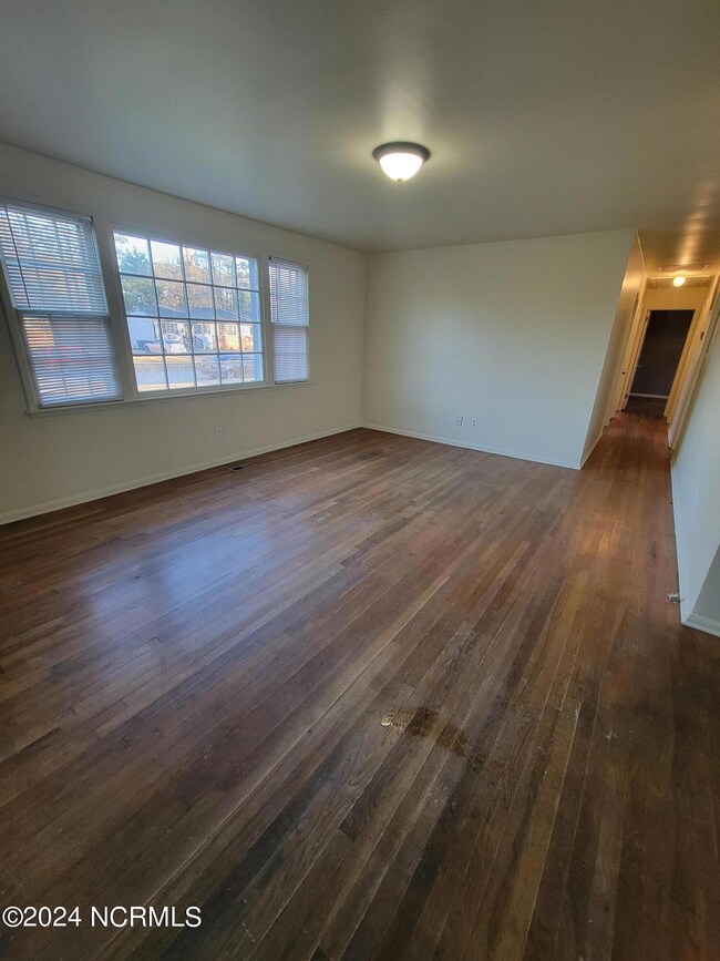 405 Delmar Rd, Jacksonville, NC 28540 - photo 4