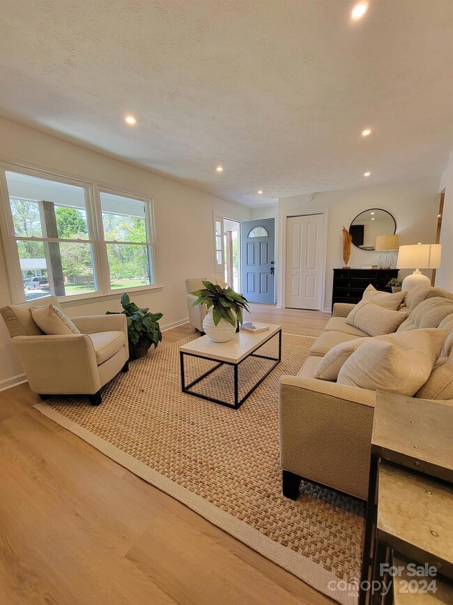 151 Atwood Dr, Hendersonville, NC 28792 - photo 5