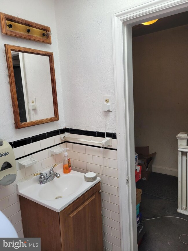 4003 Colborne Rd, Baltimore, MD 21229 - photo 6