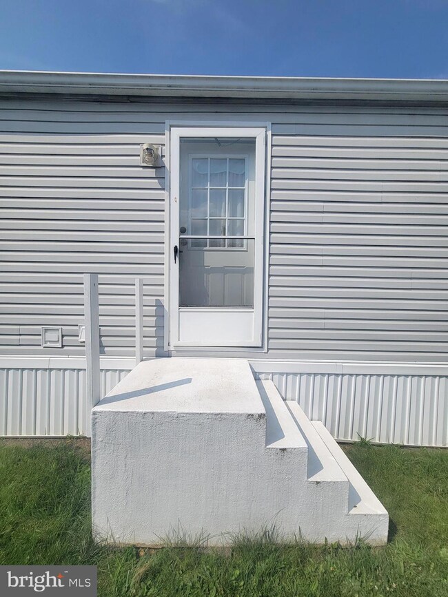 998 S Krocks Rd, Allentown, PA 18106 - photo 2