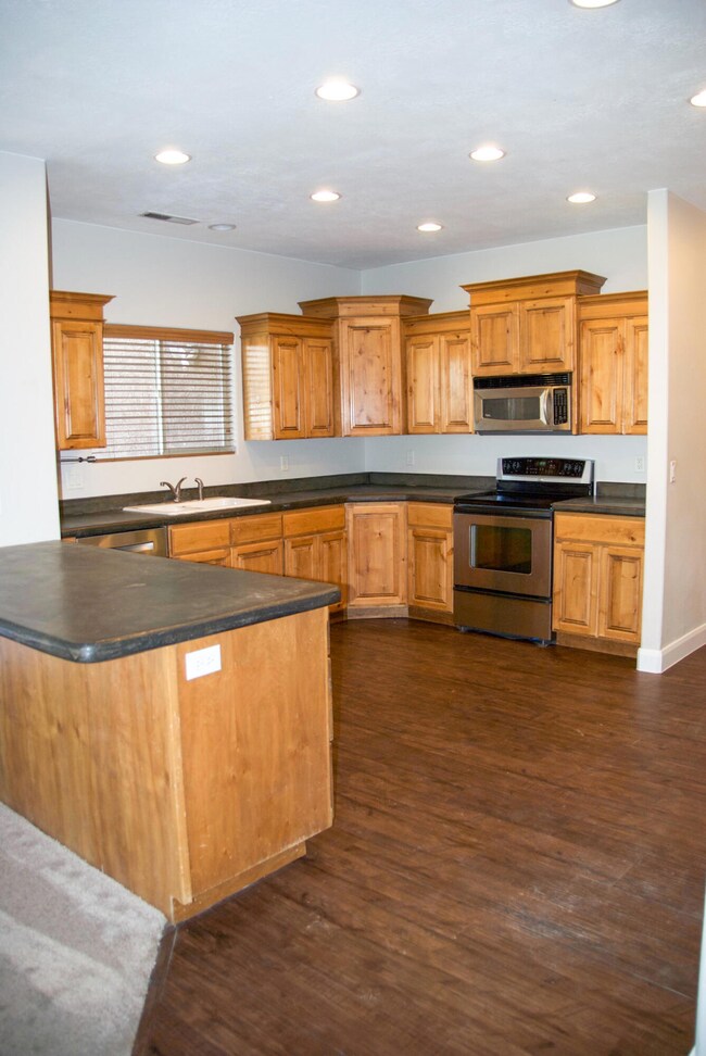 1621 Lizzie Ln, Saint George, UT 84790 - photo 2