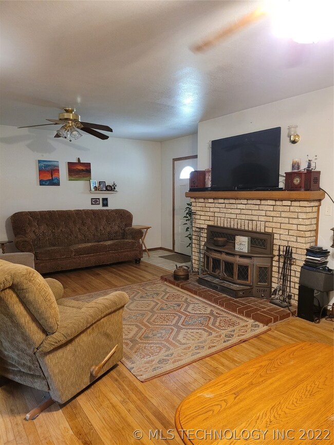 25380 Wilson Rd, Henryetta, OK 74437 - photo 6