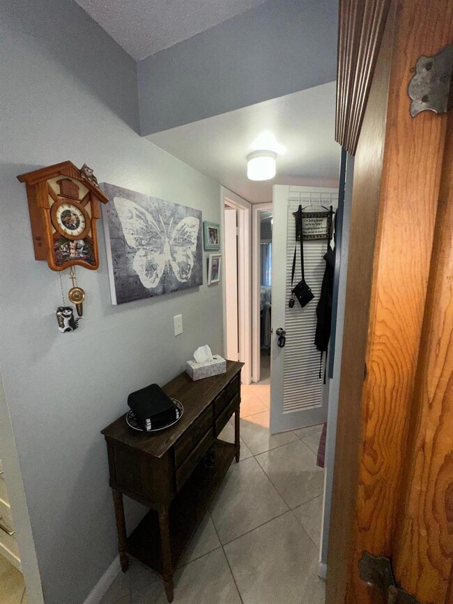 271 Chatham N, West Palm Beach, FL 33417 - photo 6