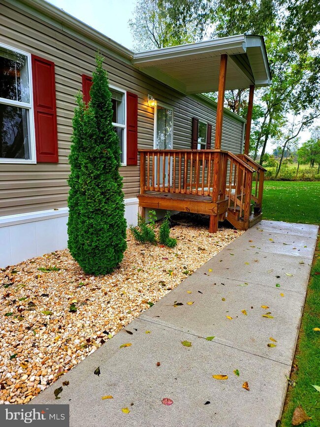 108 Shumack Ct, Bunker Hill, WV 25413 - photo 5