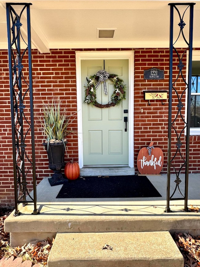 1221 Hamilton Ave, Clifton Forge, VA 24422 - photo 3