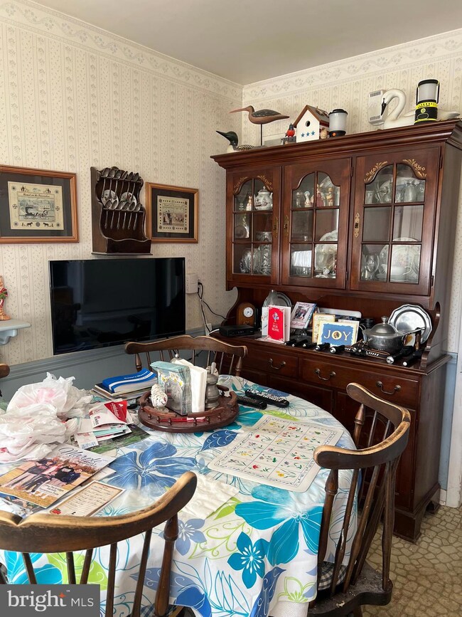 413 S New Ardmore Ave, Broomall, PA 19008 - photo 5