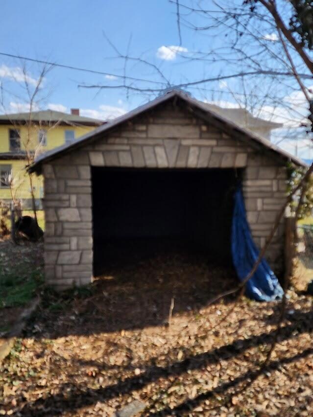 105 GARAGE