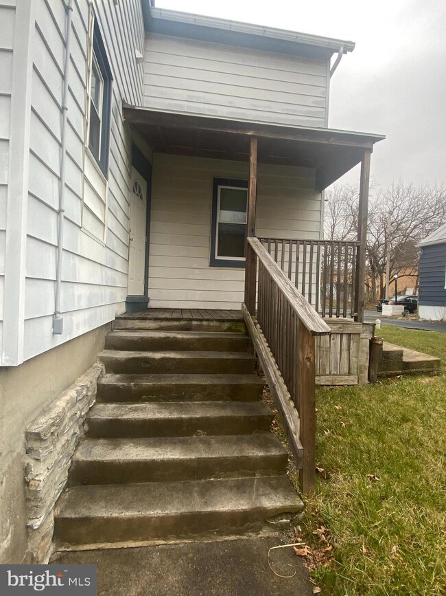 1702 Palm St unit 2ND FLOOR, Hershey, PA 17033 - photo 5