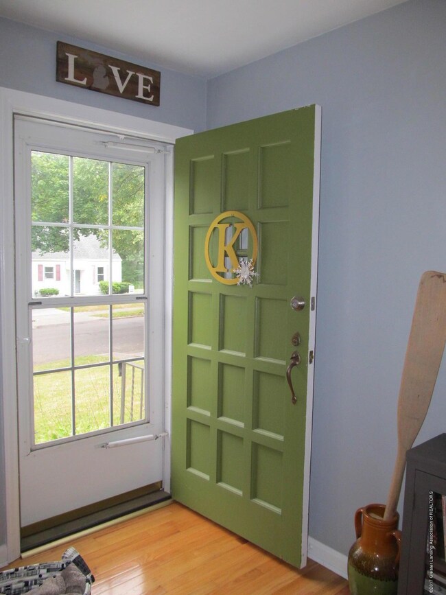 630 Vernon Ave, Lansing, MI 48910 - photo 4