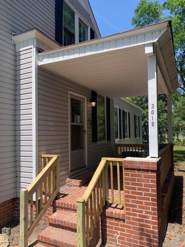 301 Kelly Street Unit B Side Porch