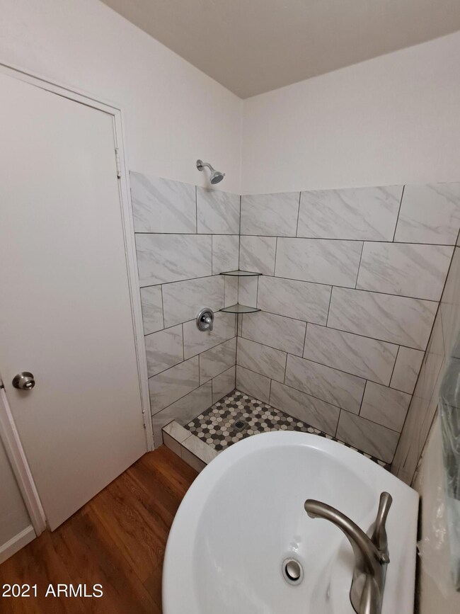 # 2 Bathroom