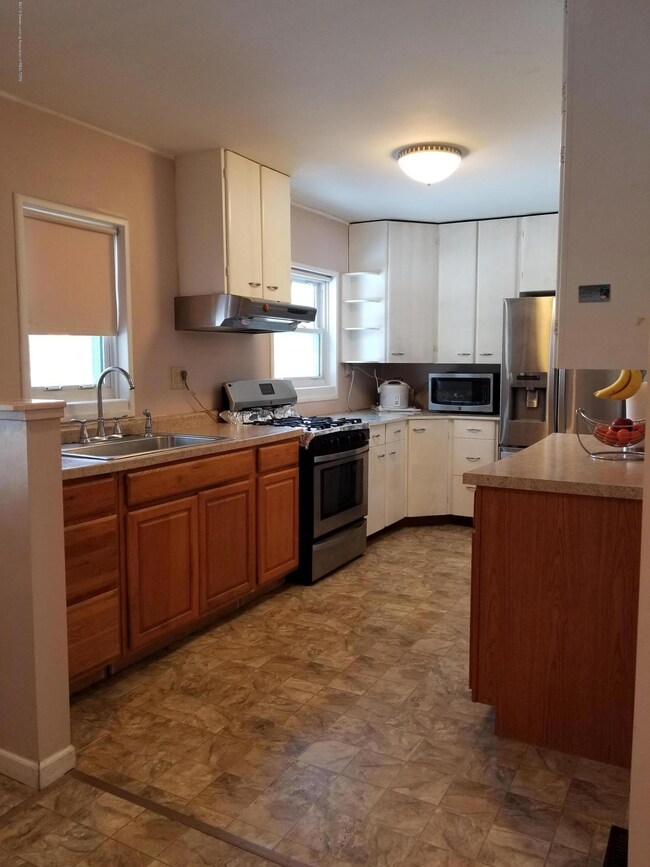 1309 W Willow St, Lansing, MI 48915 - photo 3