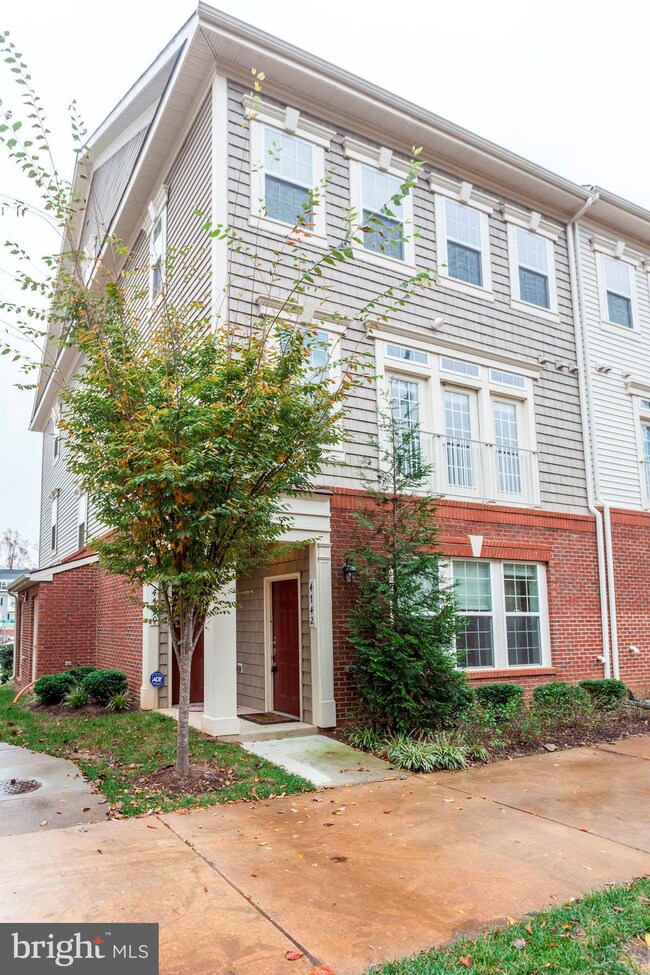 4742 Dane Ridge Cir unit 19, Woodbridge, VA 22193 - photo 2