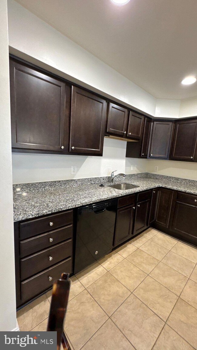 6515 Dundee Dr unit 235, Sykesville, MD 21784 - photo 5