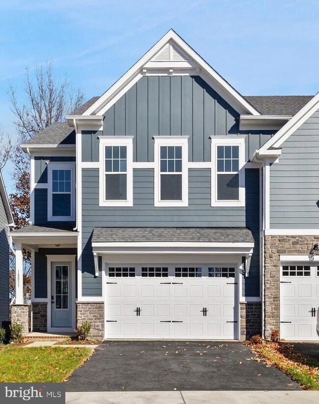 18031 Woods Overlook Dr, Dumfries, VA 22026 - photo 2