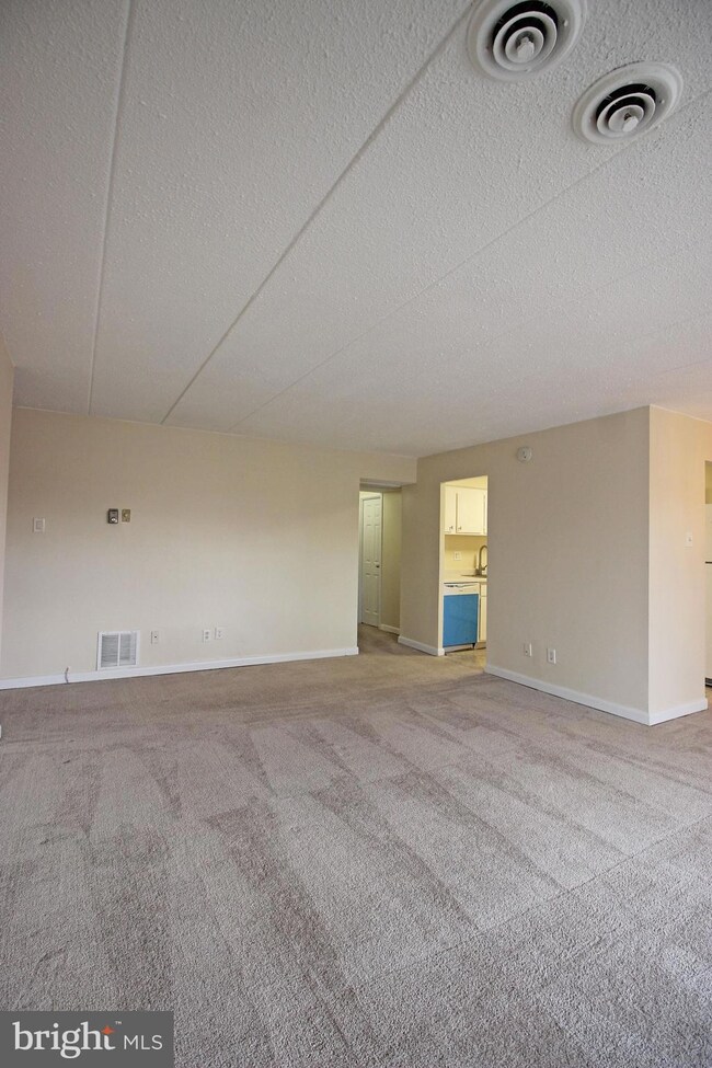 2632 Ft Farnsworth Rd unit 1B, Alexandria, VA 22303 - photo 5