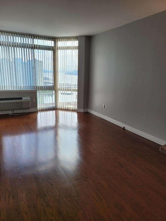 Mandalay on the Hudson unit 2607, Jersey City, NJ 07302 - photo 2