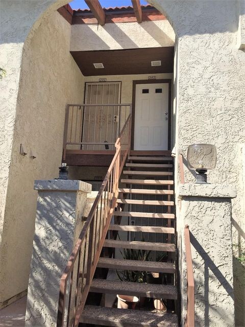 2ND FLOOR UNIT * NORTH/SOUTH EXPOSURE