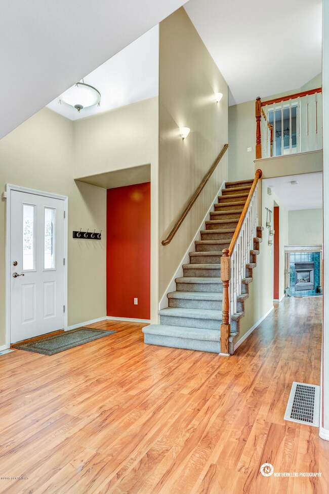 2_EntranceLiving