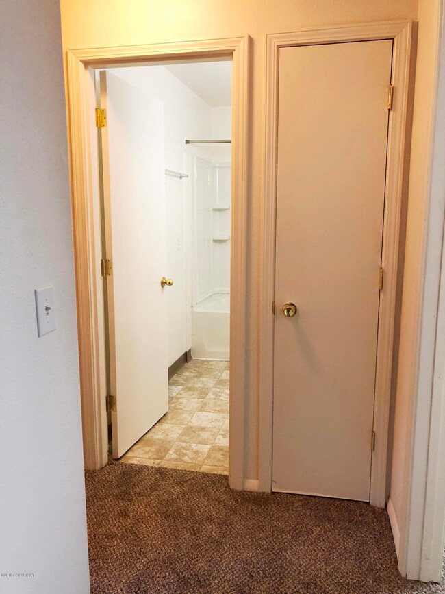3713 Lynn Dr unit 4, Anchorage, AK 99508 - photo 5