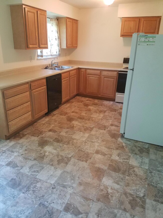 2670 Glenbriar St, Columbus, OH 43232 - photo 3