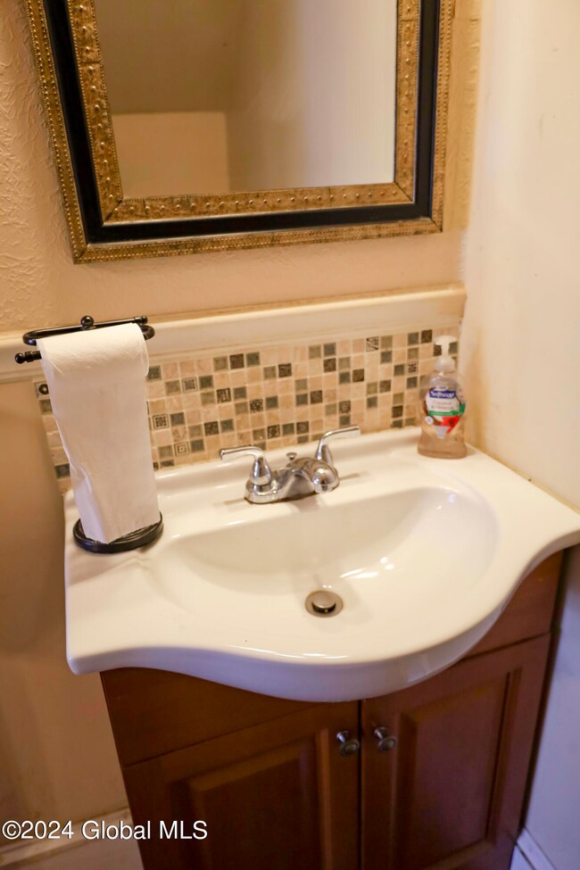 6 Osborne Rd, Albany, NY 12205 - photo 5