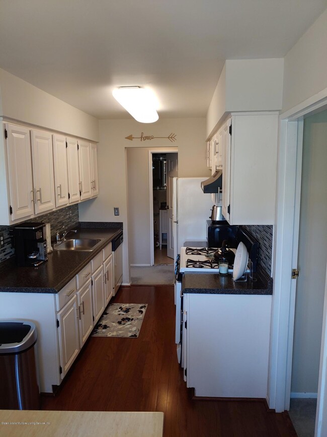 120 Devon Loop unit 110, Staten Island, NY 10314 - photo 5