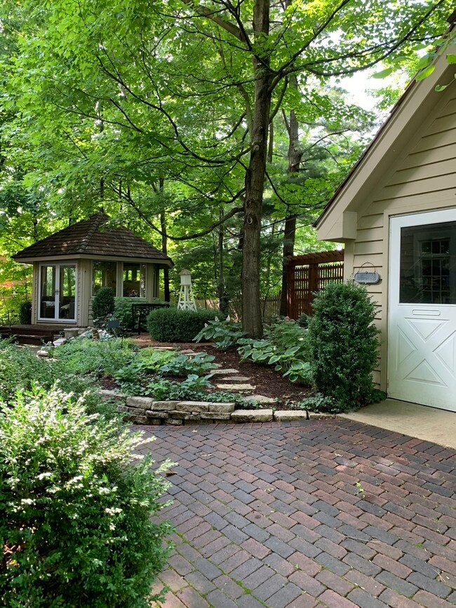 1041 E Porter Ave, Naperville, IL 60540 - photo 3