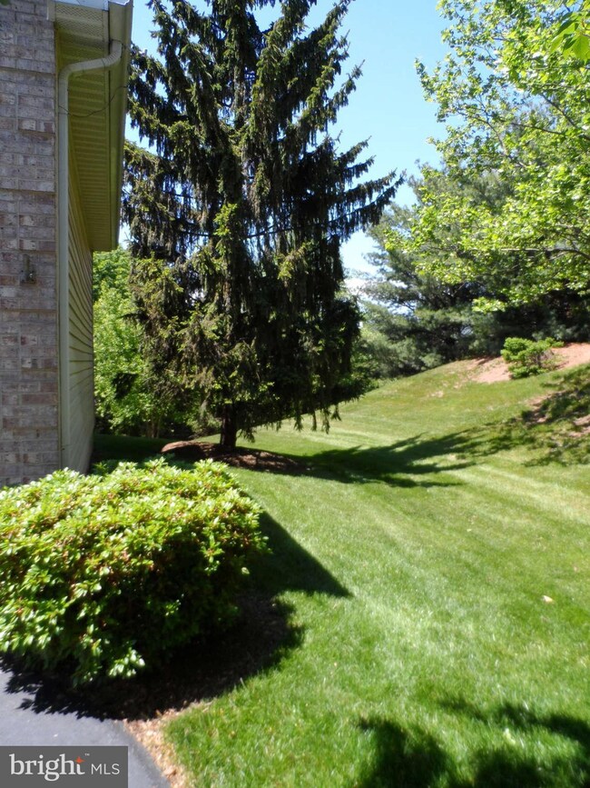 3700 Millpond Ct, Fairfax, VA 22033 - photo 3