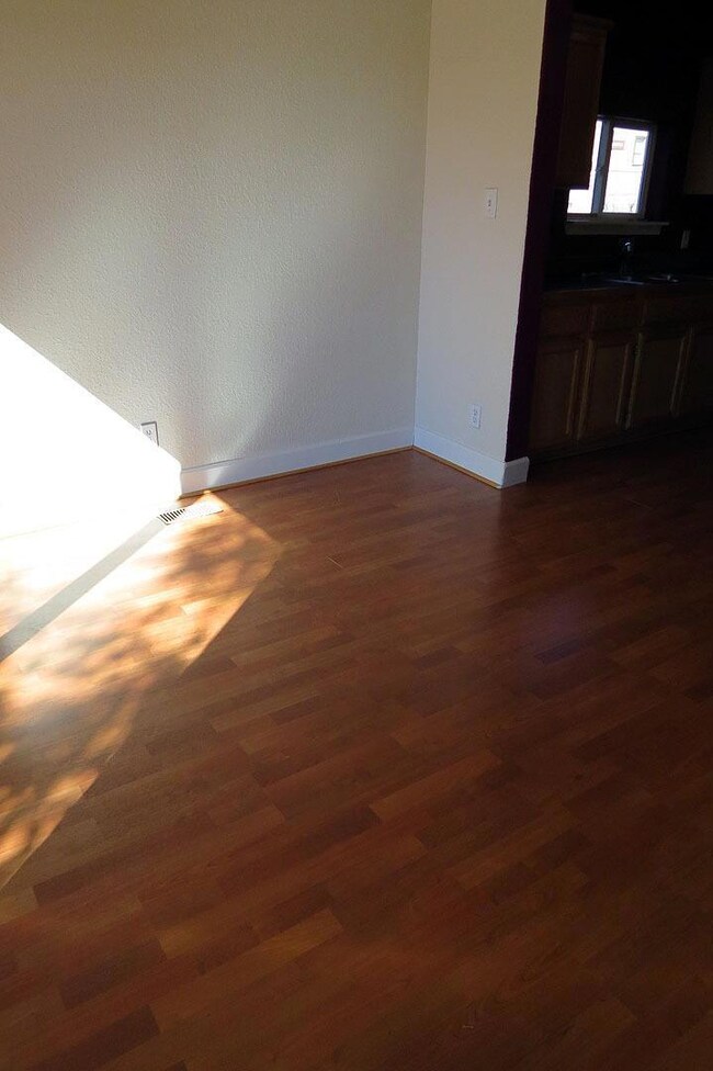 208 E Main St, Klamath Falls, OR 97601 - photo 4