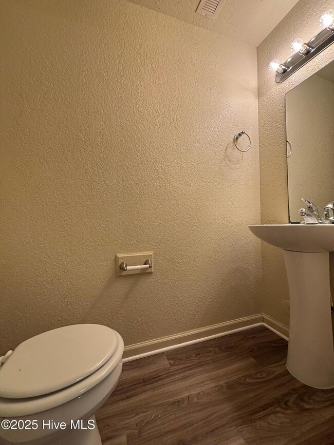 60 Rainbow Dr unit 7, Jacksonville, NC 28546 - photo 5