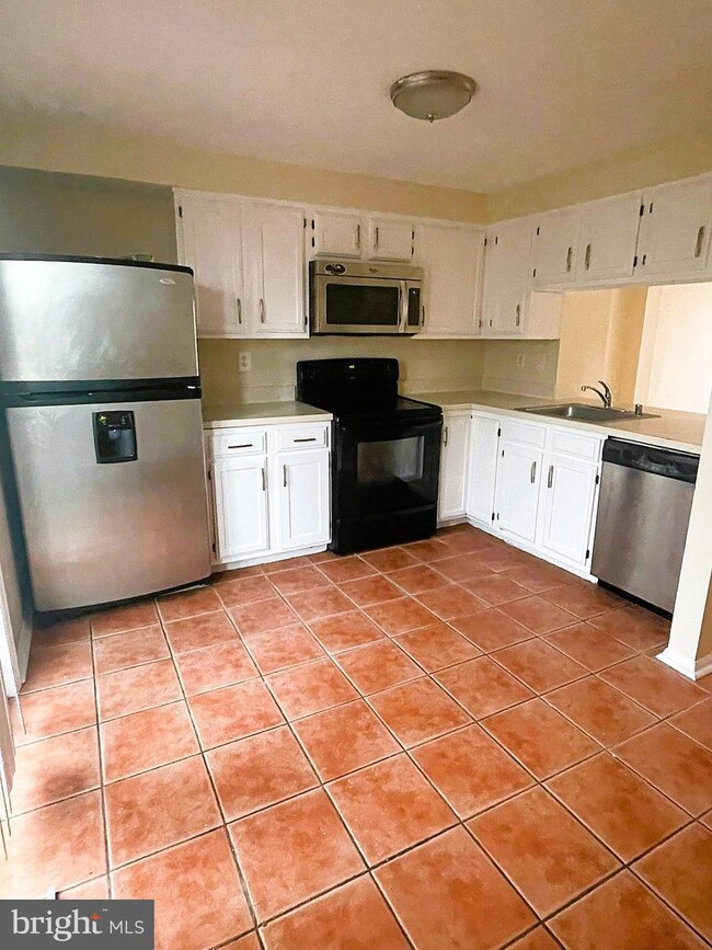 2023 Cedar Barn Way, Windsor Mill, MD 21244 - photo 5