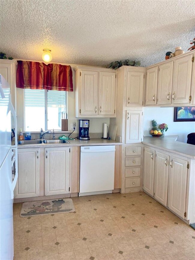 13663 E 44th Dr, Yuma, AZ 85367 - photo 5