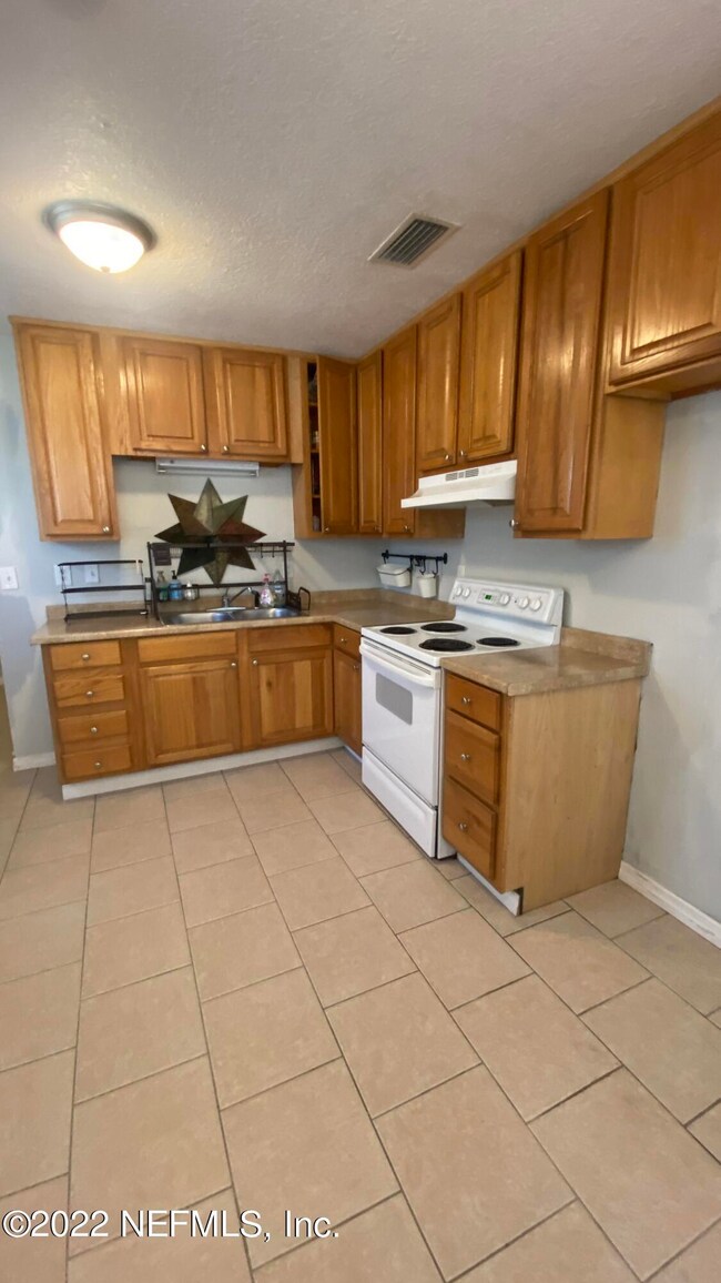 2327 Burpee Dr, Jacksonville, FL 32210 - photo 4