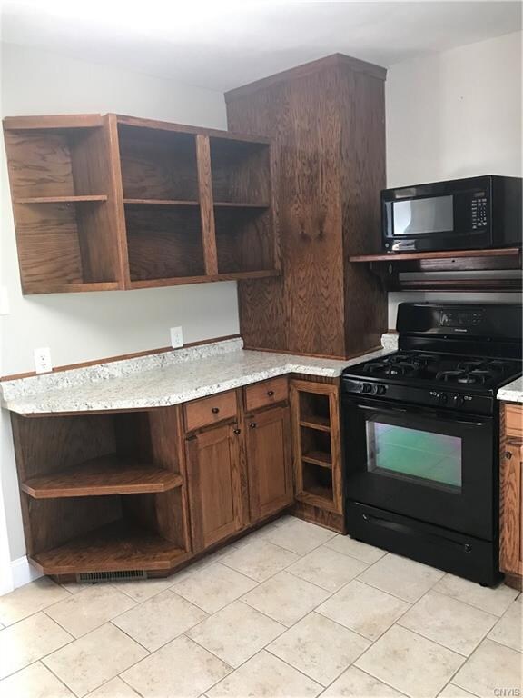 STUNNING KITCHEN WITH AMPLE COUNTER SPACE