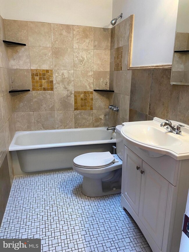 7187 Radbourne Rd, Upper Darby, PA 19082 - photo 4