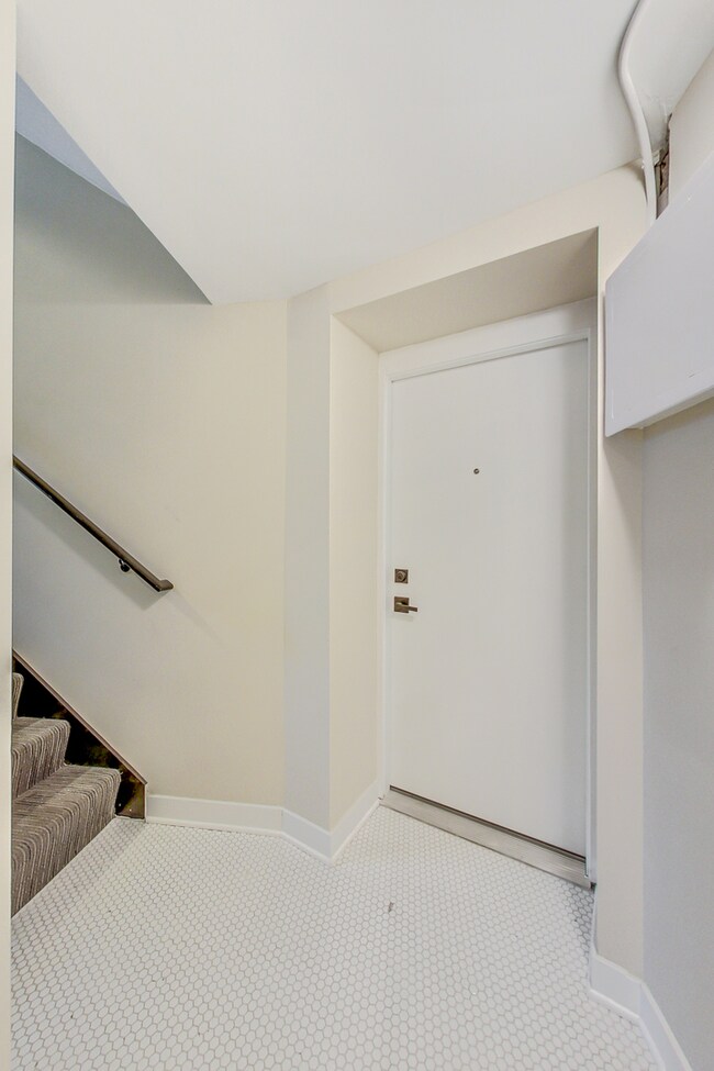 4844 N Hoyne Ave unit G, Chicago, IL 60625 - photo 4